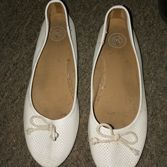 SO white flats